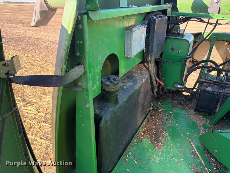 image for item YA5721 2004 John Deere 9660STS combine