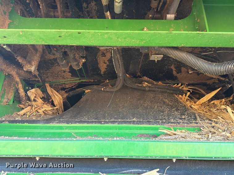 image for item YA5721 2004 John Deere 9660STS combine