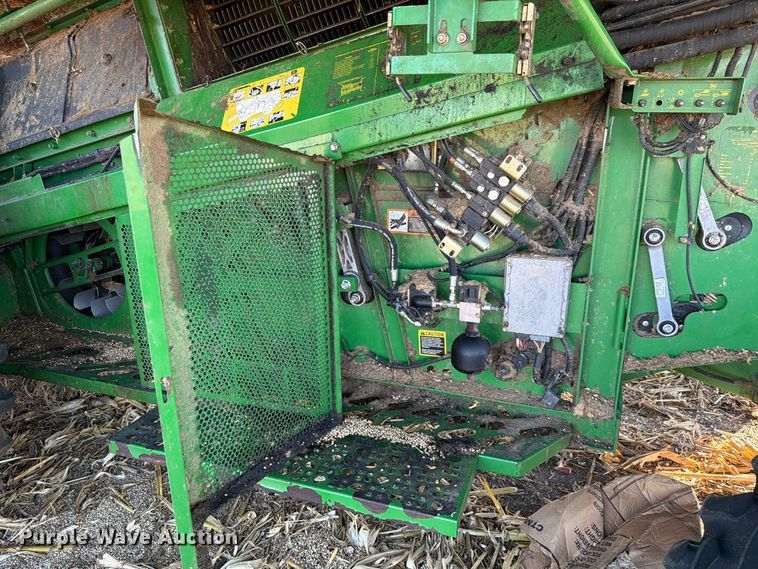 image for item YA5721 2004 John Deere 9660STS combine