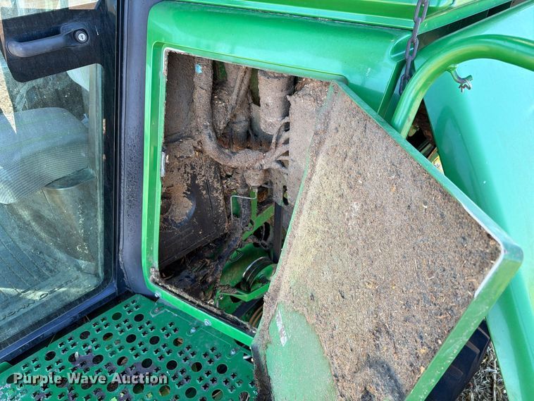 image for item YA5721 2004 John Deere 9660STS combine