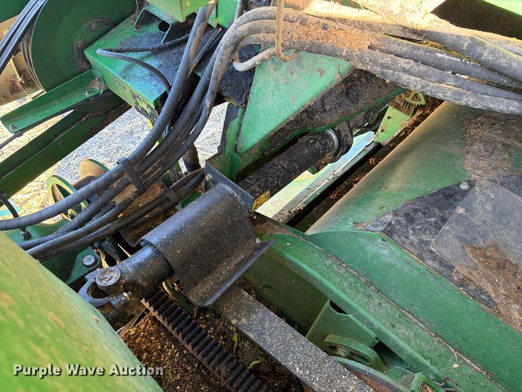 image for item YA5721 2004 John Deere 9660STS combine