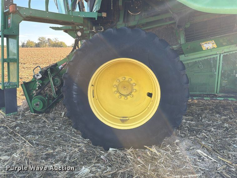 image for item YA5721 2004 John Deere 9660STS combine