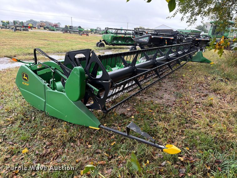image for item YA5722 2010 John Deere 630F HydraFlex flex draper head
