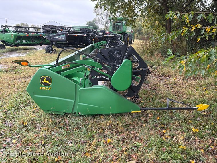 image for item YA5722 2010 John Deere 630F HydraFlex flex draper head