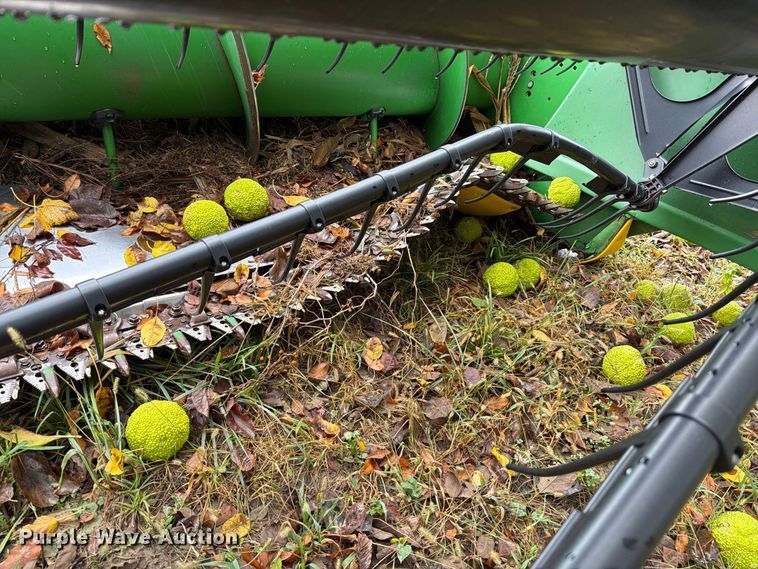 image for item YA5722 2010 John Deere 630F HydraFlex flex draper head