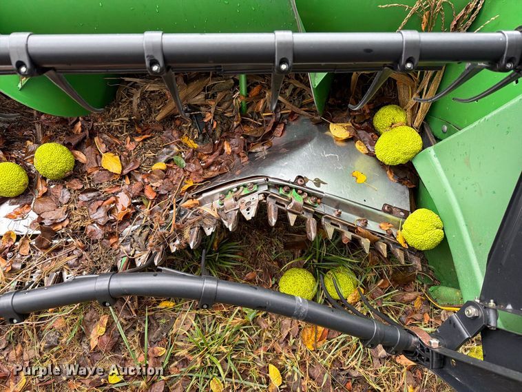 image for item YA5722 2010 John Deere 630F HydraFlex flex draper head
