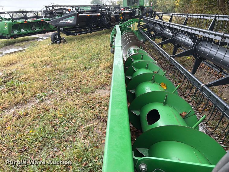 image for item YA5722 2010 John Deere 630F HydraFlex flex draper head