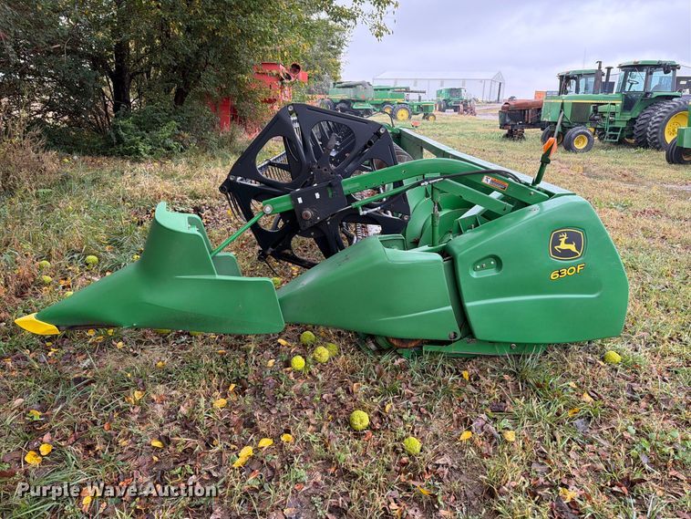 image for item YA5722 2010 John Deere 630F HydraFlex flex draper head
