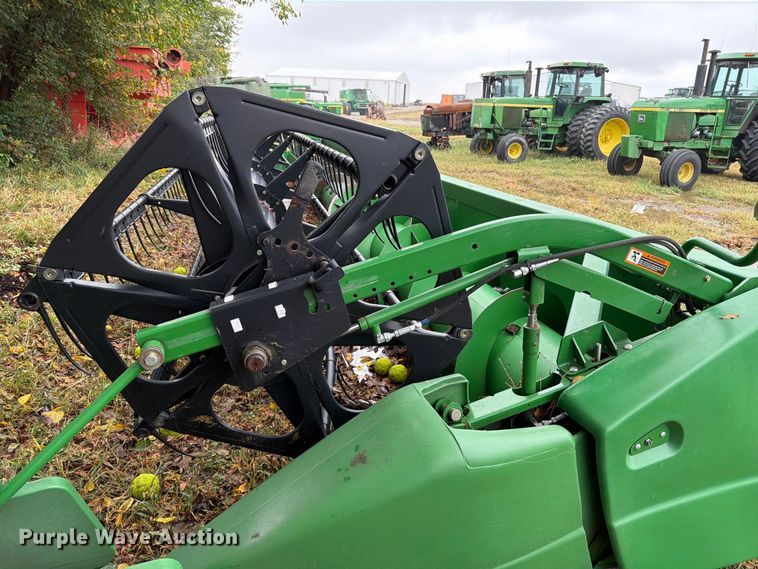 image for item YA5722 2010 John Deere 630F HydraFlex flex draper head