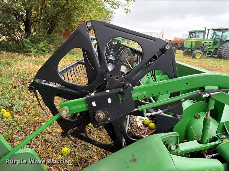 image for item YA5722 2010 John Deere 630F HydraFlex flex draper head