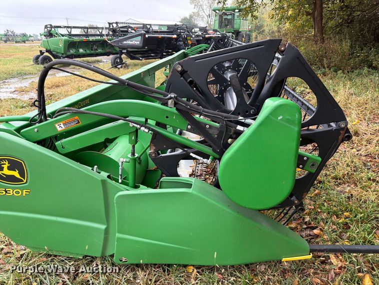 image for item YA5722 2010 John Deere 630F HydraFlex flex draper head