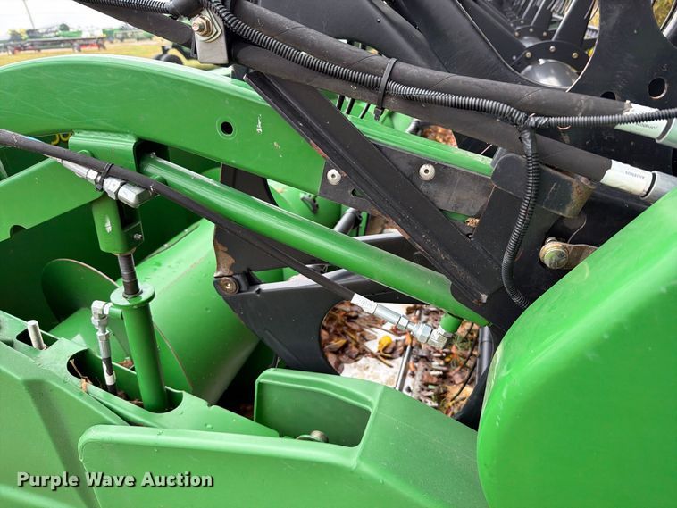 image for item YA5722 2010 John Deere 630F HydraFlex flex draper head