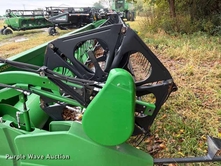 image for item YA5722 2010 John Deere 630F HydraFlex flex draper head