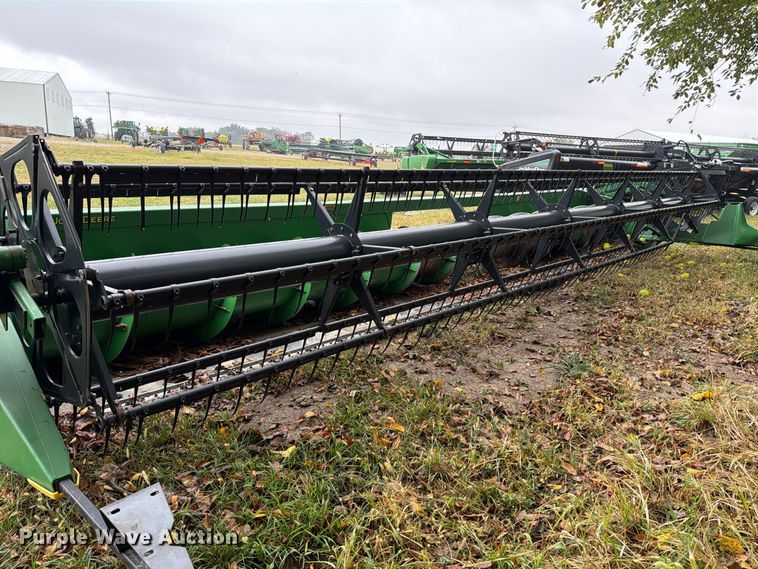 image for item YA5722 2010 John Deere 630F HydraFlex flex draper head