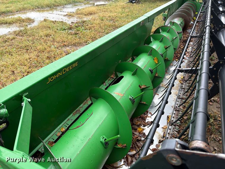 image for item YA5722 2010 John Deere 630F HydraFlex flex draper head