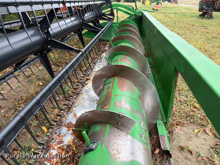 image for item YA5722 2010 John Deere 630F HydraFlex flex draper head