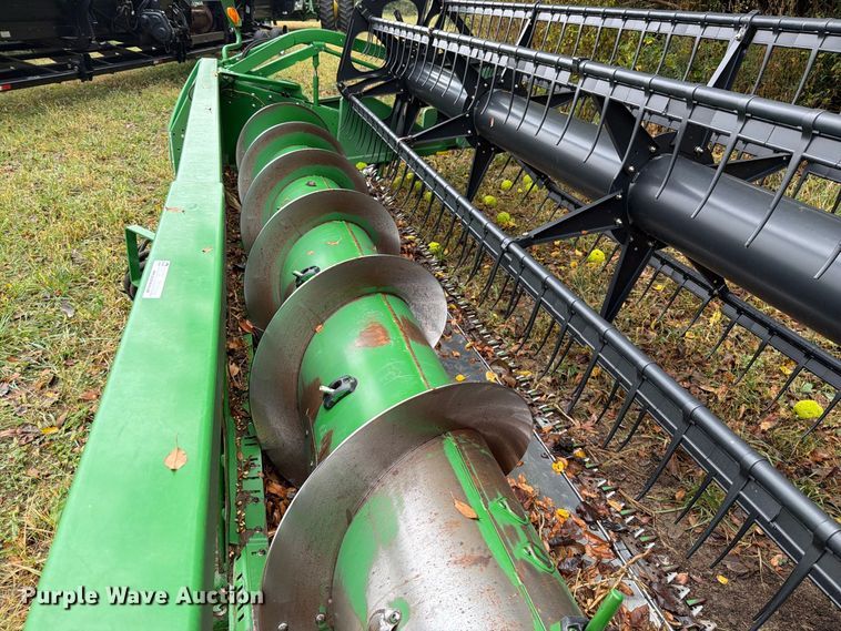 image for item YA5722 2010 John Deere 630F HydraFlex flex draper head