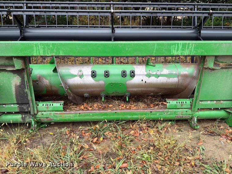 image for item YA5722 2010 John Deere 630F HydraFlex flex draper head