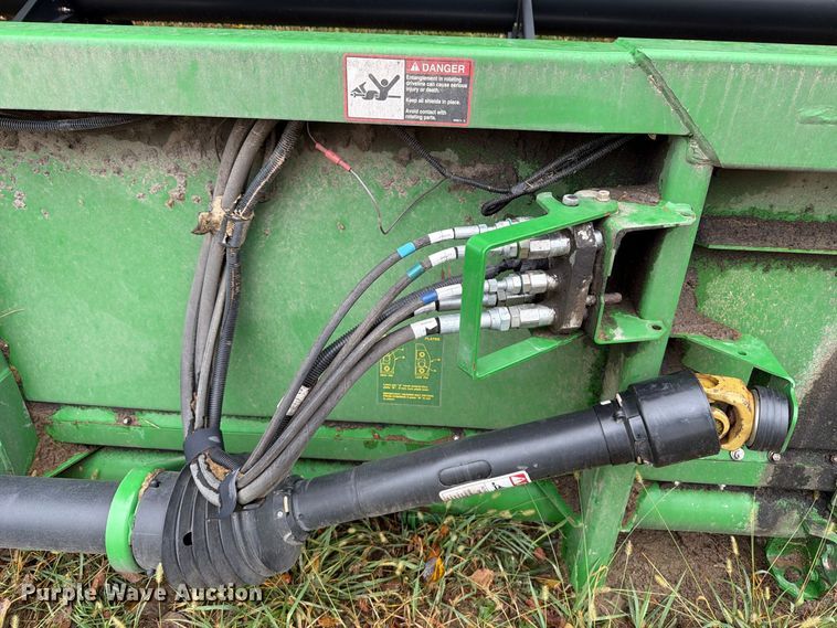 image for item YA5722 2010 John Deere 630F HydraFlex flex draper head