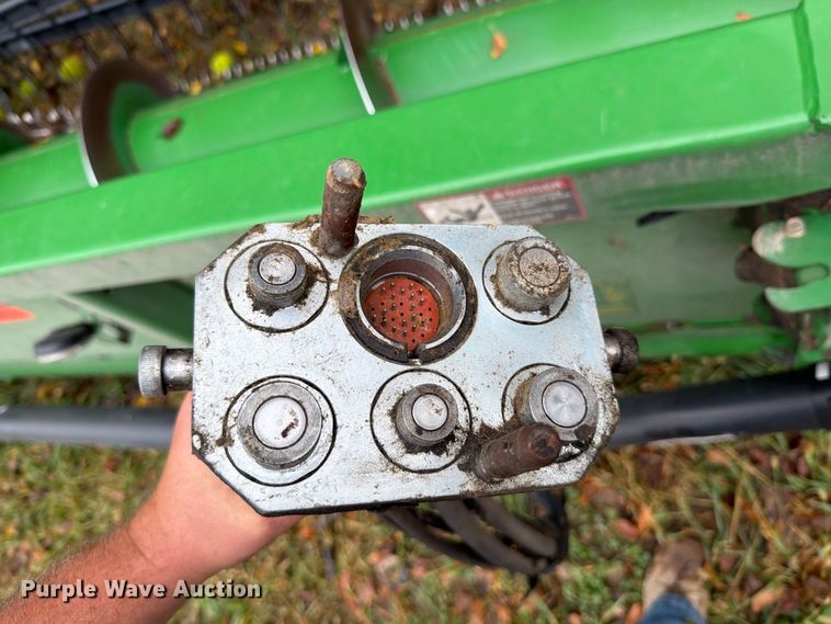 image for item YA5722 2010 John Deere 630F HydraFlex flex draper head
