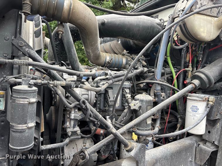 image for item DT0121 2007 Mack semi truck