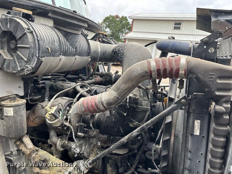 image for item DT0121 2007 Mack semi truck