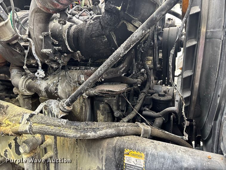 image for item DT0121 2007 Mack semi truck