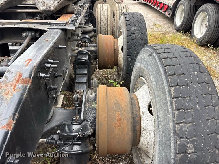 image for item DT0121 2007 Mack semi truck