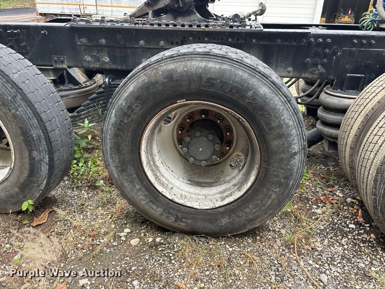 image for item DT0121 2007 Mack semi truck