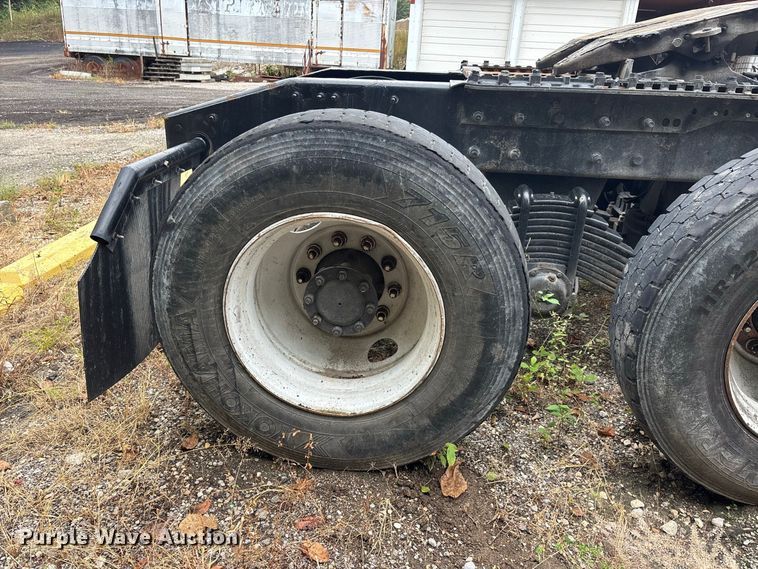 image for item DT0121 2007 Mack semi truck