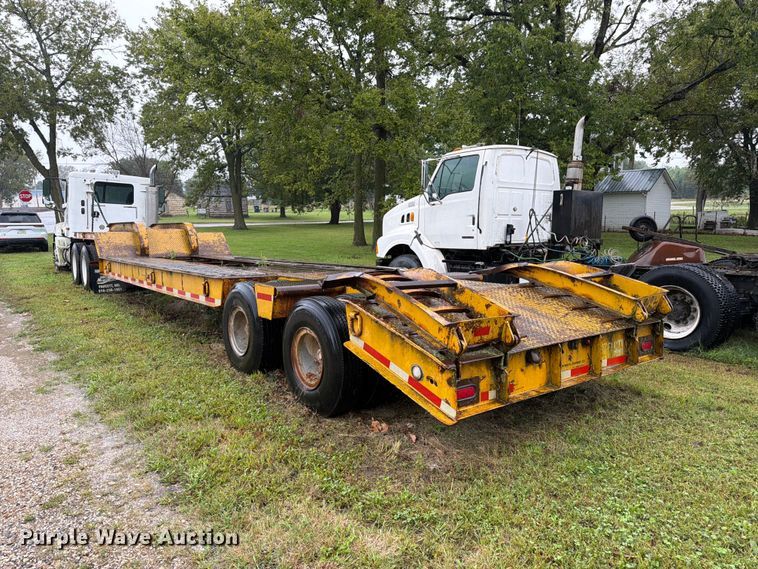 image for item DT3011 1978 Alabama Trailer Co. MTS 30 AW lowboy equipment trailer