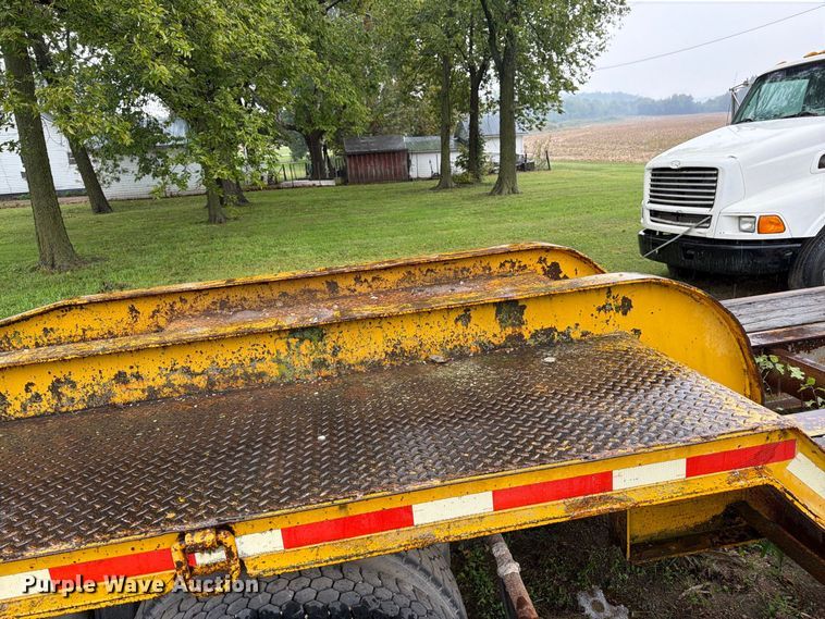 image for item DT3011 1978 Alabama Trailer Co. MTS 30 AW lowboy equipment trailer