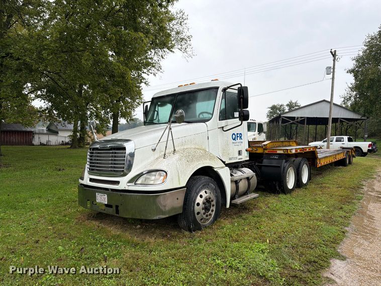 2003 Freightliner Columbia semi truck