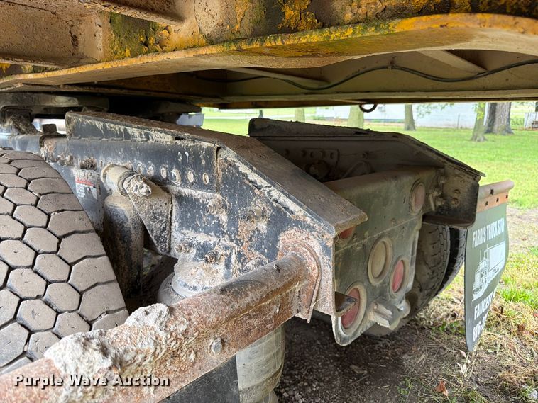 image for item DT3012 2003 Freightliner Columbia semi truck