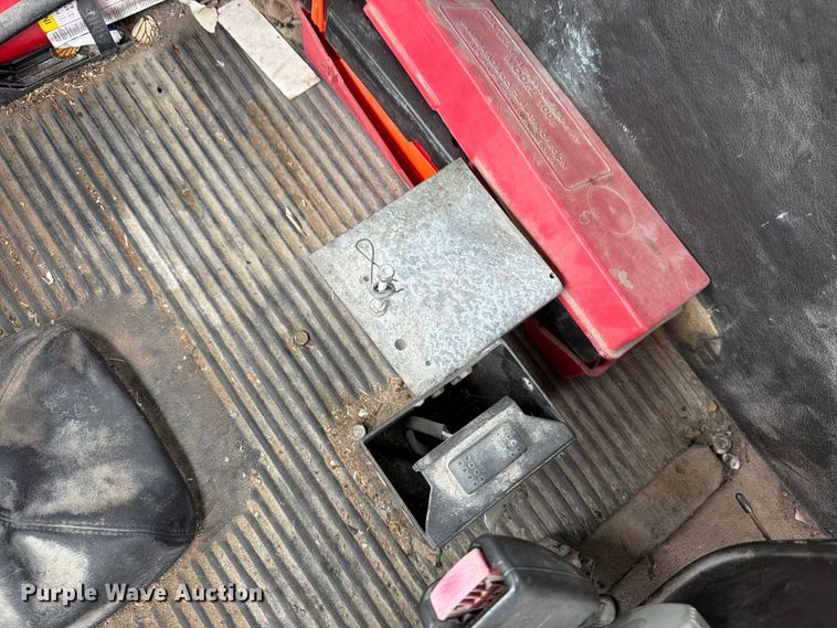 image for item DT3012 2003 Freightliner Columbia semi truck