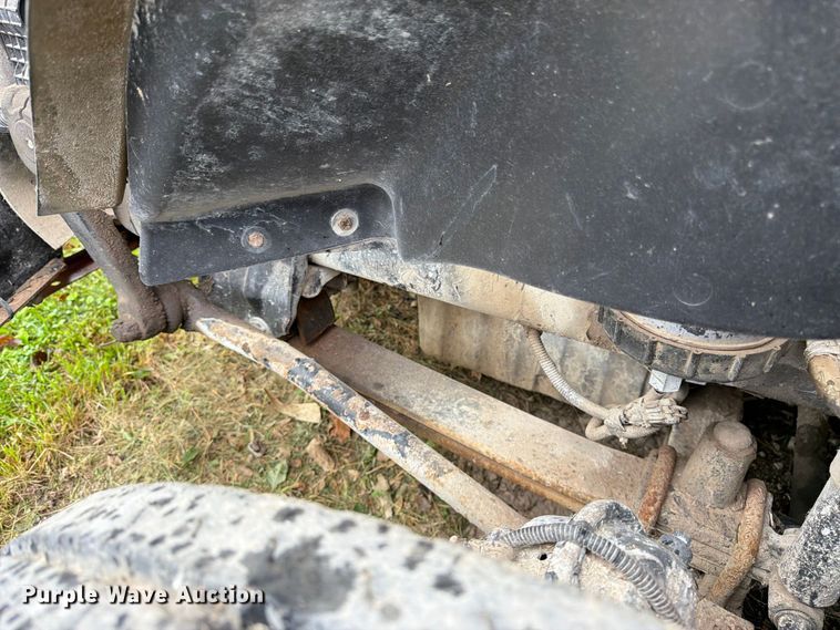 image for item DT3012 2003 Freightliner Columbia semi truck