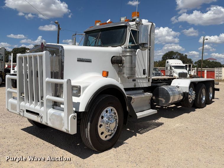 2012 Kenworth W900 truck cab and chassis