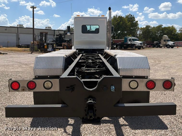 image for item DU3126 2012 Kenworth W900 truck cab and chassis