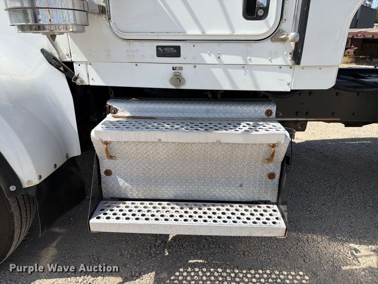image for item DU3126 2012 Kenworth W900 truck cab and chassis