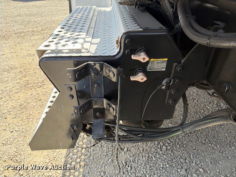 image for item DU3126 2012 Kenworth W900 truck cab and chassis