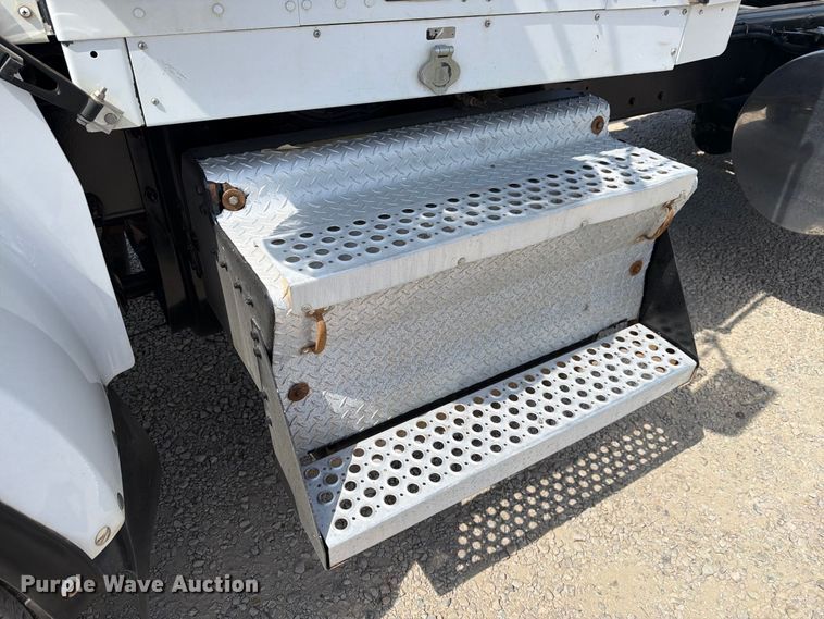 image for item DU3126 2012 Kenworth W900 truck cab and chassis