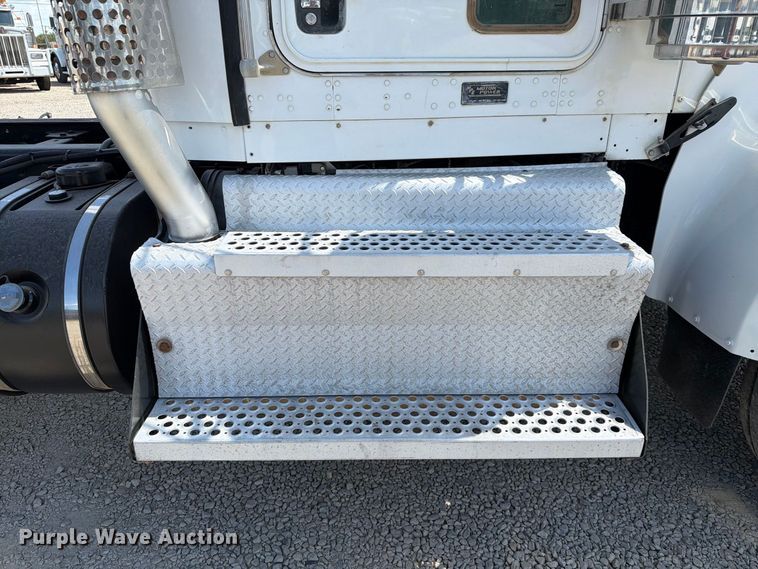 image for item DU3126 2012 Kenworth W900 truck cab and chassis