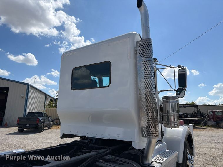 image for item DU3126 2012 Kenworth W900 truck cab and chassis