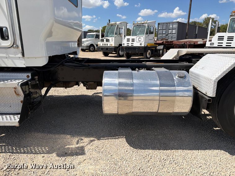 image for item DU3126 2012 Kenworth W900 truck cab and chassis