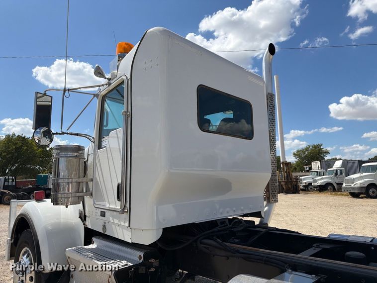 image for item DU3126 2012 Kenworth W900 truck cab and chassis