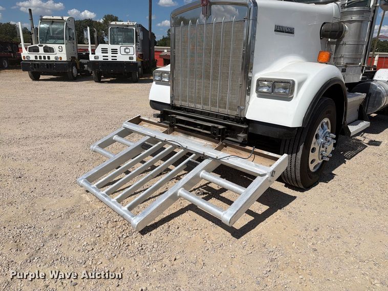 image for item DU3126 2012 Kenworth W900 truck cab and chassis