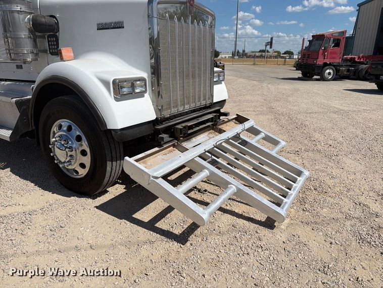 image for item DU3126 2012 Kenworth W900 truck cab and chassis
