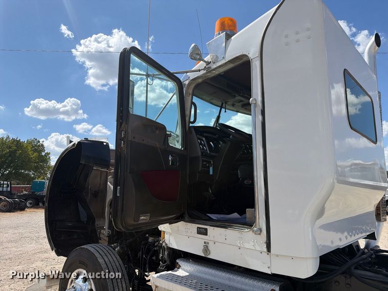 image for item DU3126 2012 Kenworth W900 truck cab and chassis
