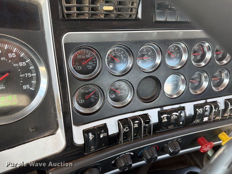 image for item DU3126 2012 Kenworth W900 truck cab and chassis