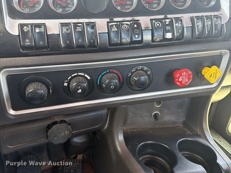 image for item DU3126 2012 Kenworth W900 truck cab and chassis